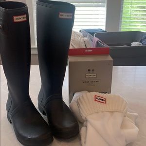 Hunter rain boots with 2 liners (large size)